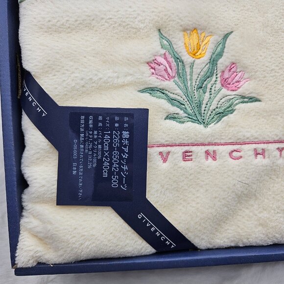 Givenchy Blanket - Picture 9 of 16